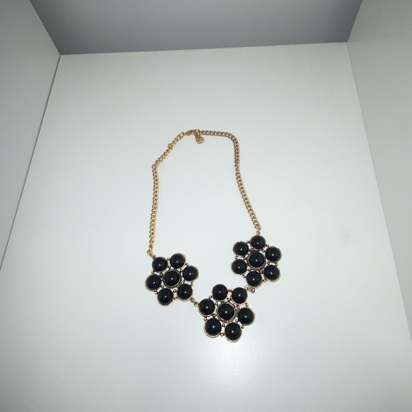 Yochi NY Statement Necklace Black Flower - Picture 2 of 3